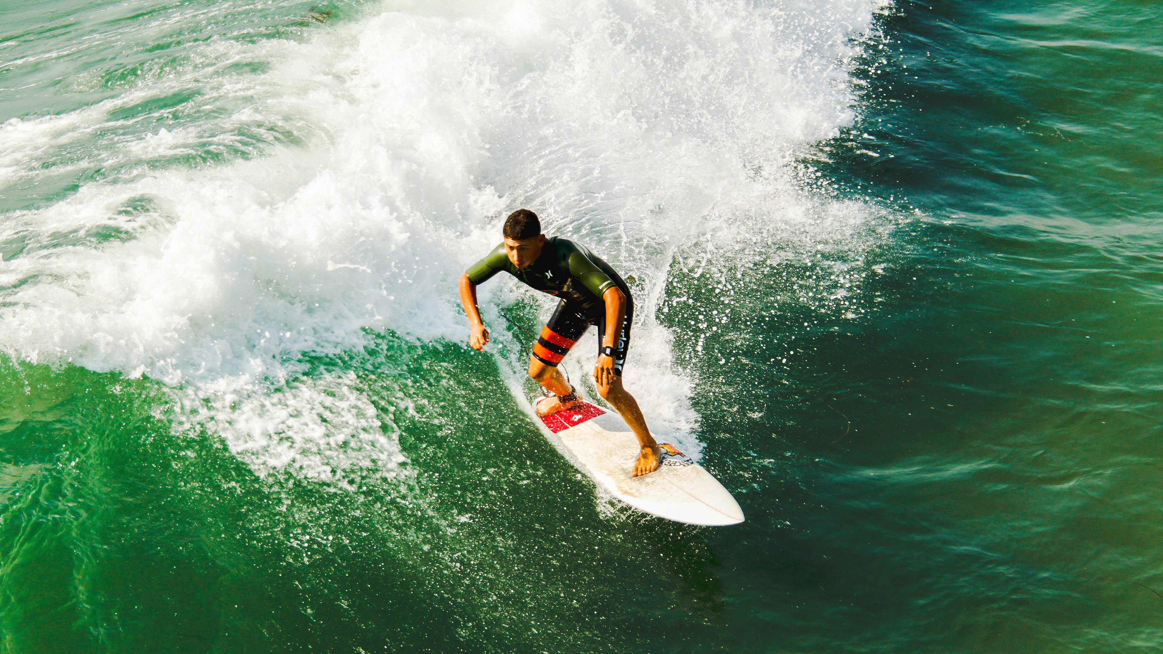 2020年NBA复赛:库里复出表现抢眼,带领勇士冲进季后赛圈层,展现恢弘力量