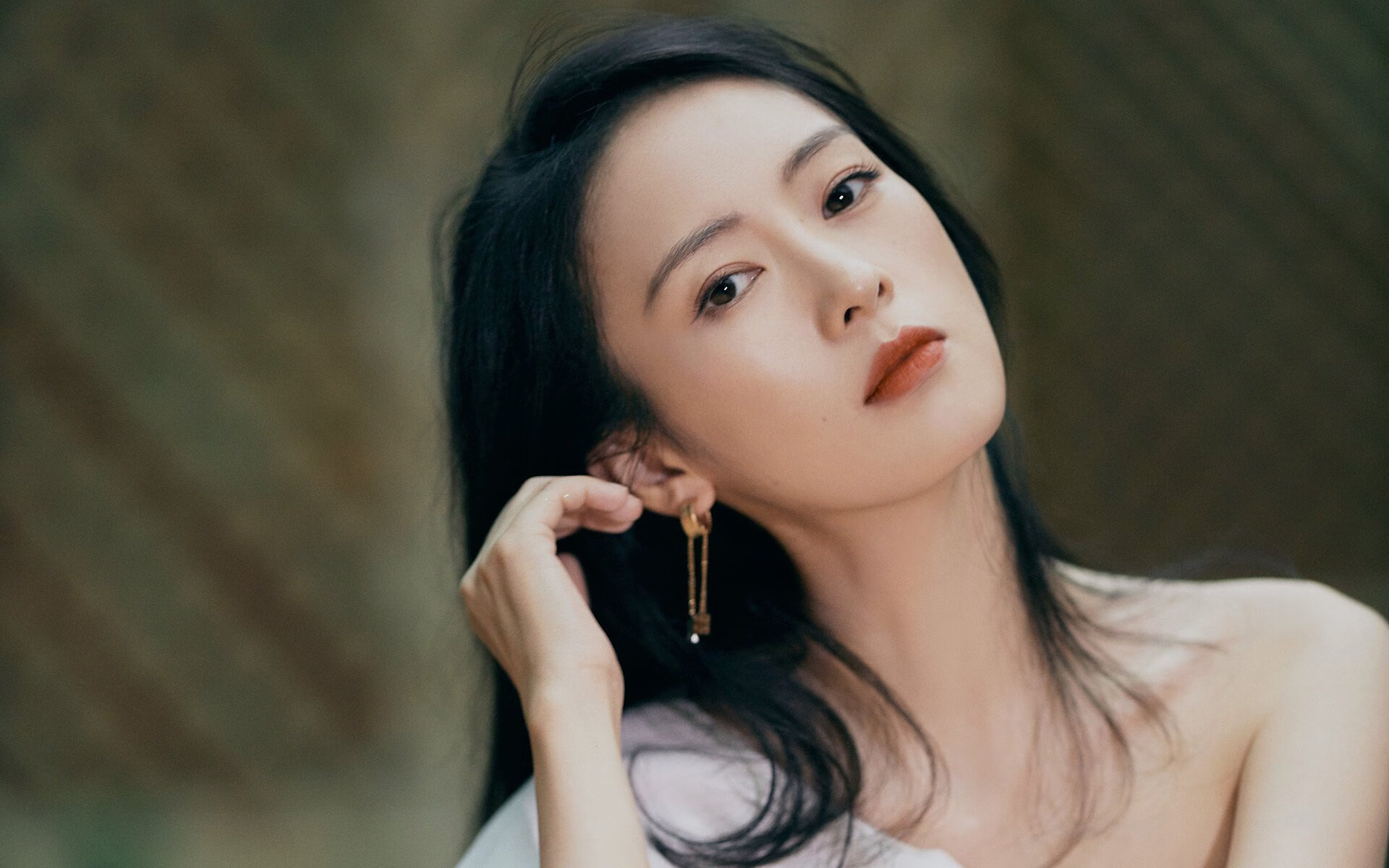 “三亿人上冰雪”政策持续推进，冰雪运动参与人数不断增加